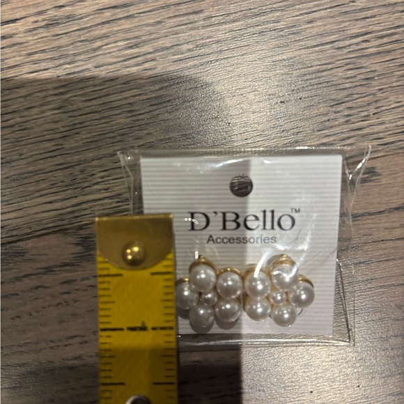 Elegant Pearl Cluster Earrings - Picture 6 of 8